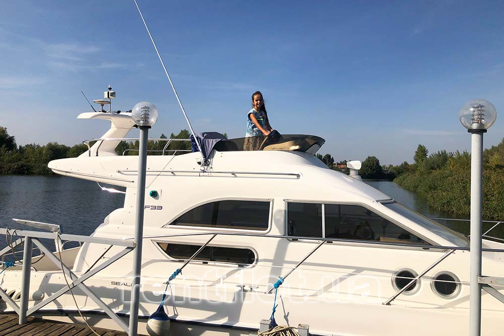 Enlarge photo of the starboard side of motor yacht Sea Line-33 Starboard side of motor yacht Sea Line-33