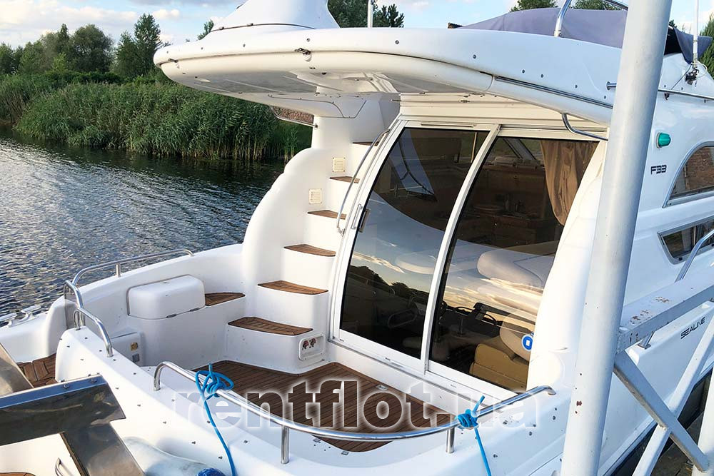 Enlarge photo of the stern of motor yacht Sea Line-33 Stern of motor yacht Sea Line-33