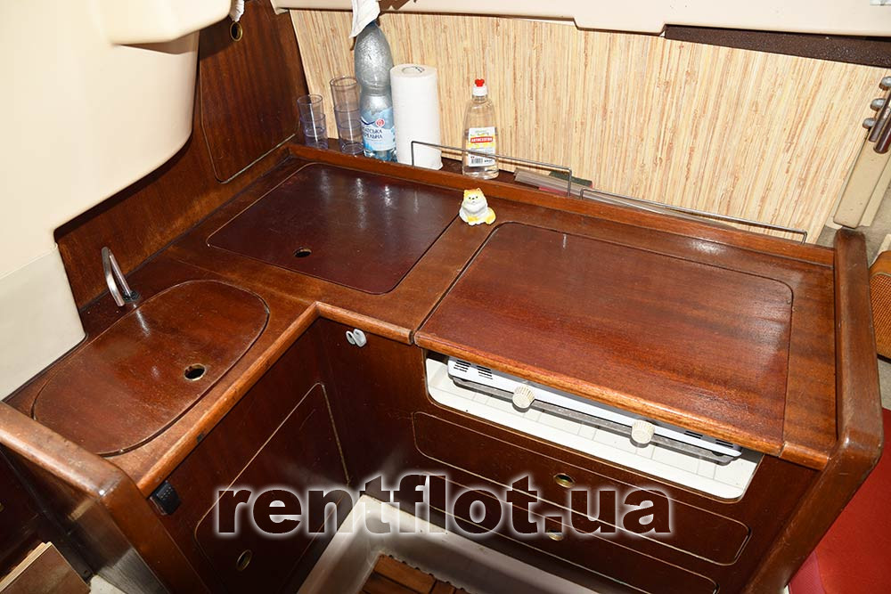 Камбуз парусної яхти Сімплі Ред