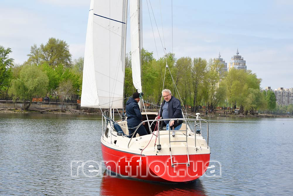 Корма парусної яхти Сімплі Ред