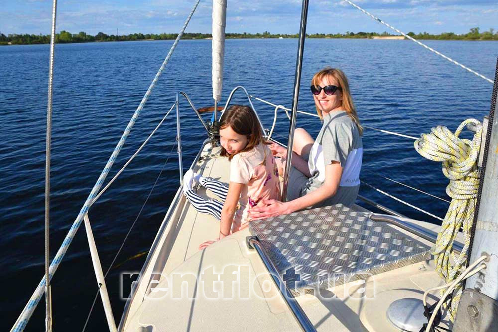 Збільшити фото носової частини яхти Сімплі Ред Носова частина яхти Сімплі Ред