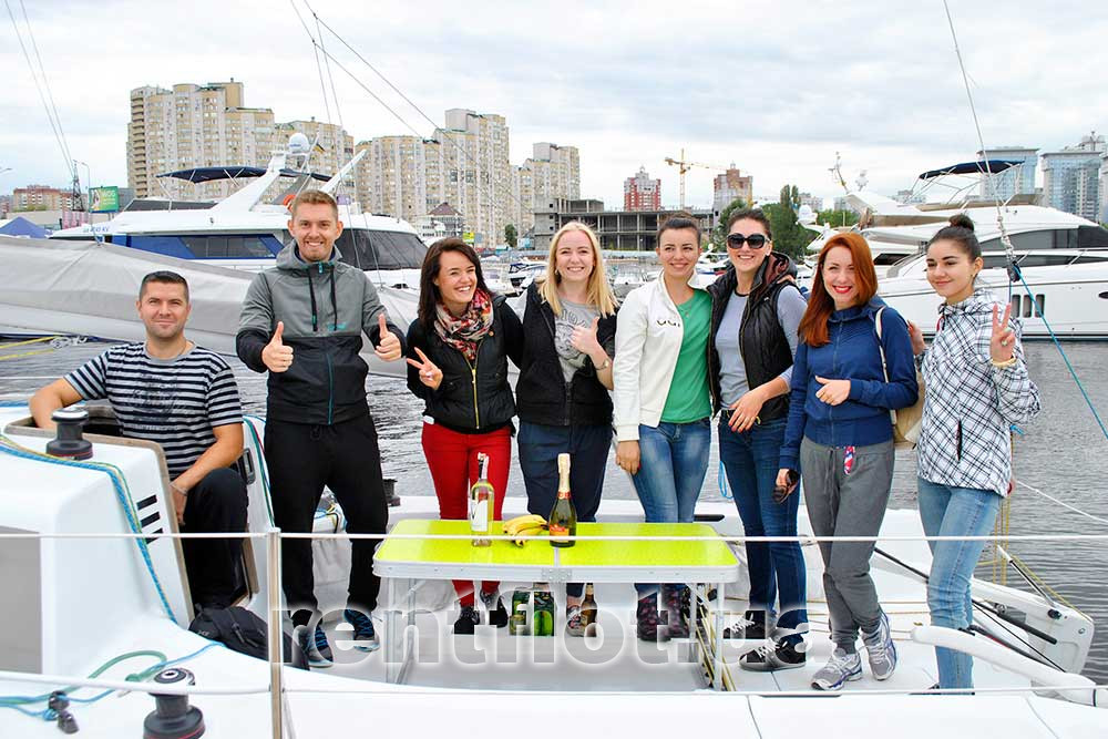 Увеличить фото гостей на борту яхты Александра Гости на борту яхты Александра