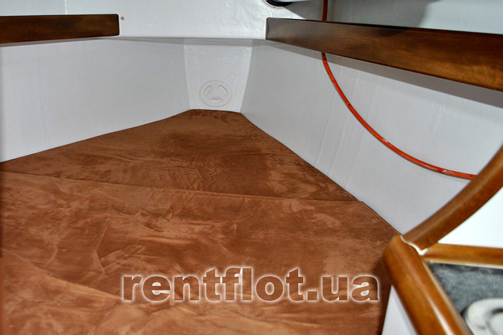 Увеличить фото носовой каюты яхты Александра Носовая каюта яхты Александра