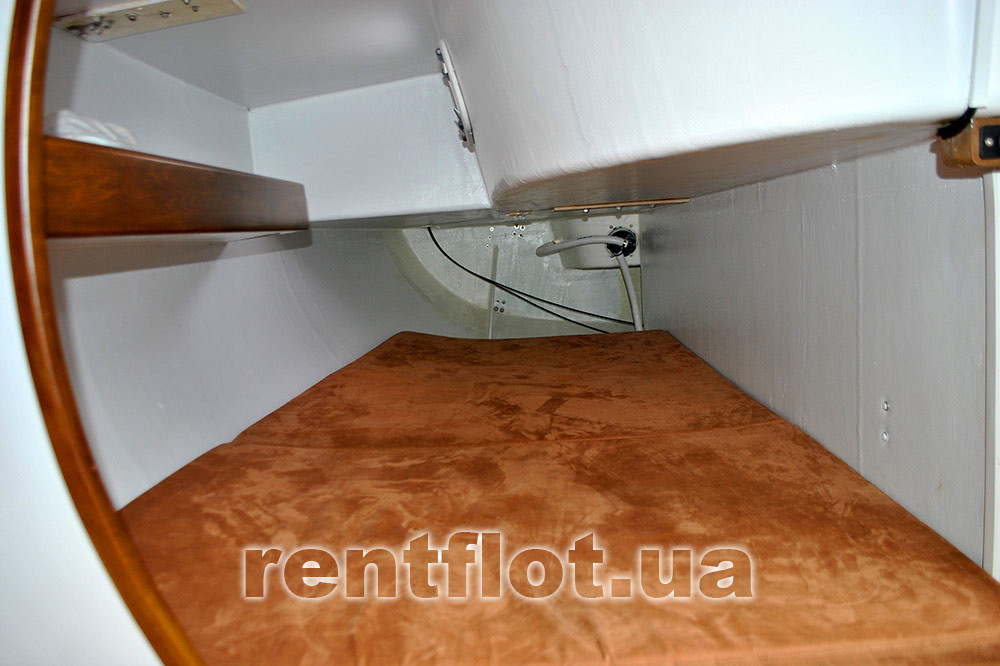 Увеличить фото каюты на корме яхты Александра Каюта на корме яхты Александра