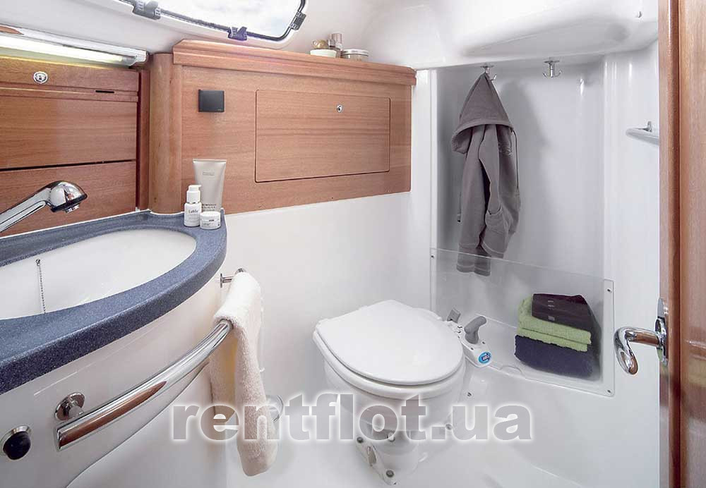 Гальюн на парусной яхте Бавария-33 Александер