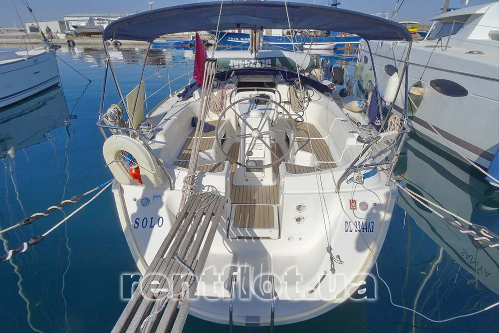 Корма и кокпит парусной яхты Бавария-34