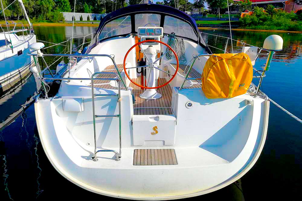 Enlarge photo of the stern of sailing yacht Benetu-331 Ksenia Stern of sailing yacht Benetu-331 Ksenia