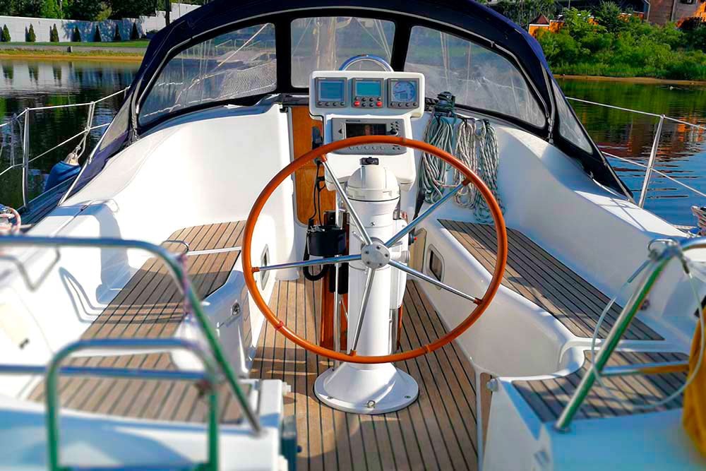 Enlarge photo stern of sailing yacht Benetu-331 Ksenia Aft part of sailing yacht Benetu-331 Ksenia