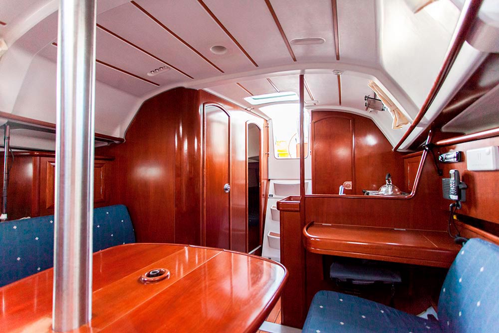 Enlarge photo of the view of the latrine and exit to the deck of sailing yacht Benetu-331 Ksenia View of the latrine and access to the deck of sailing yacht Benetu-331 Ksenia