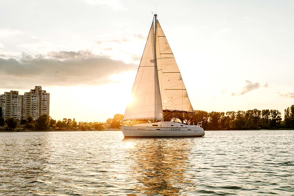 Enlarge photo sailing yacht Benetu-331 Ksenia on the background of the city Sailing yacht Benetu-331 Ksenia on the background of the city