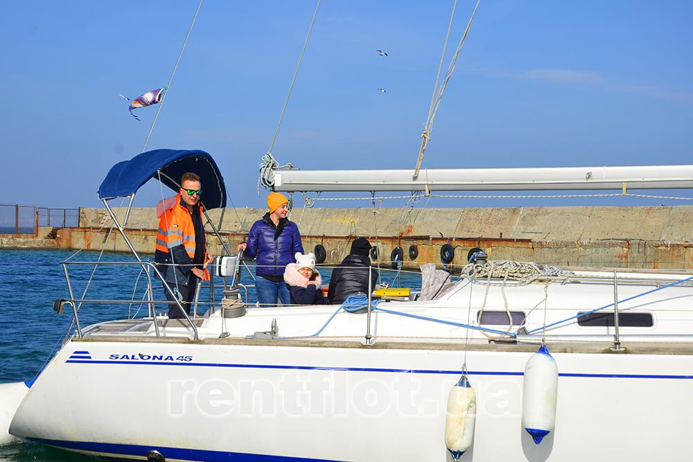 Enlarge the photo of guests on board the sailing yacht Blanca Guests on board sailing yacht Blanca