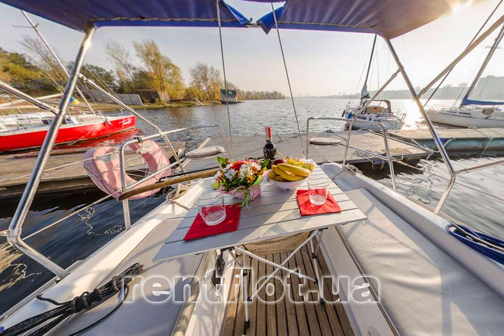 Кокпит парусной яхты Диамант