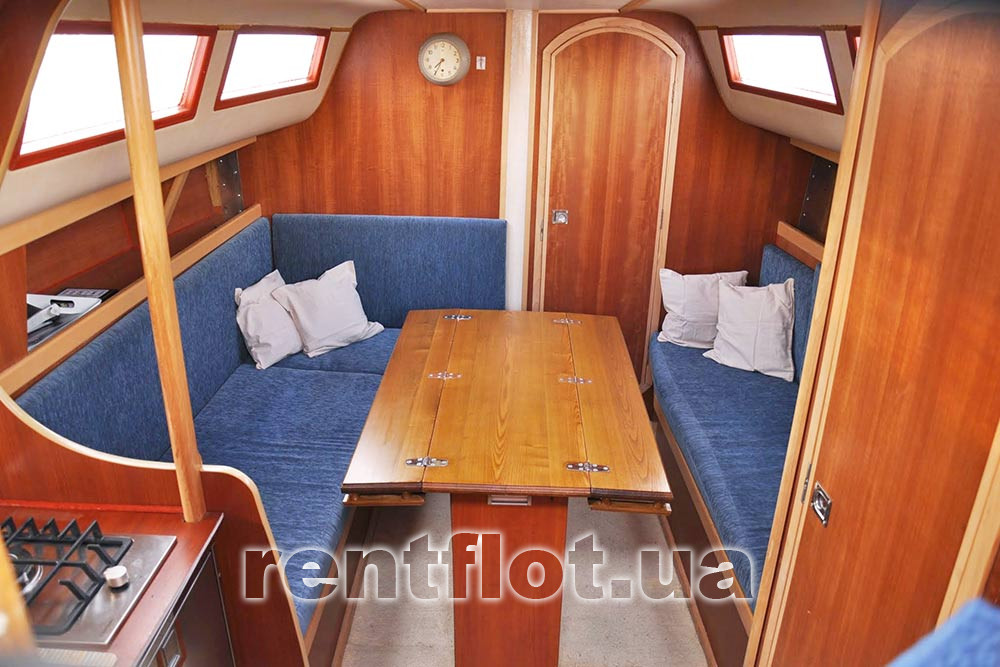 Кают-компания парусной яхты Диамант