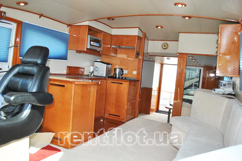 Enlarge photo of the saloon of motor yacht Elina Saloon of motor yacht Elina
