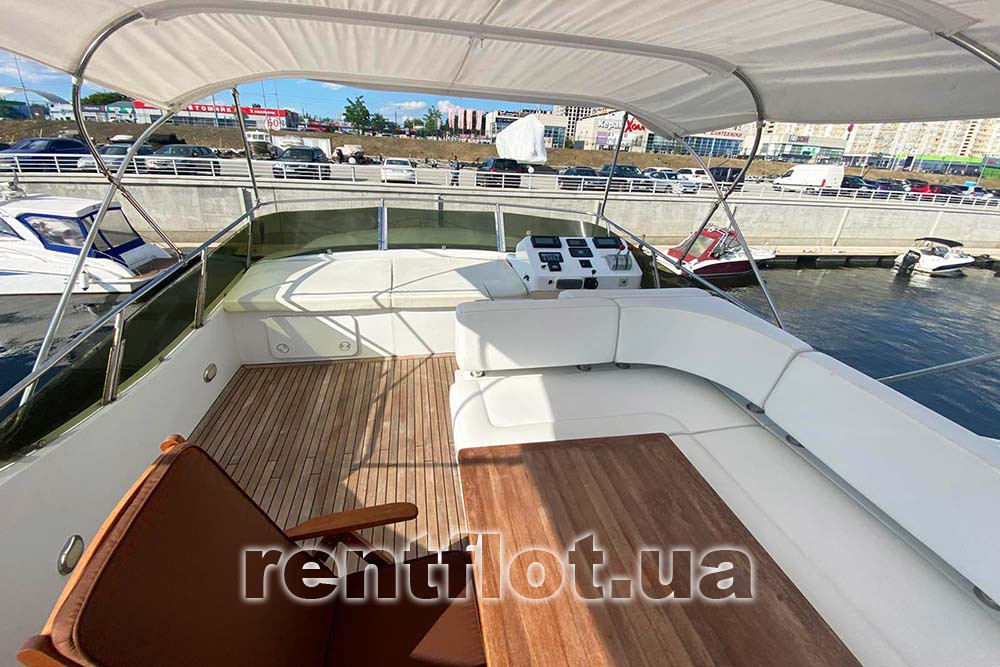 Enlarge photo of the bow of the flybridge of motor yacht Elina The bow of the flybridge of motor yacht Elina