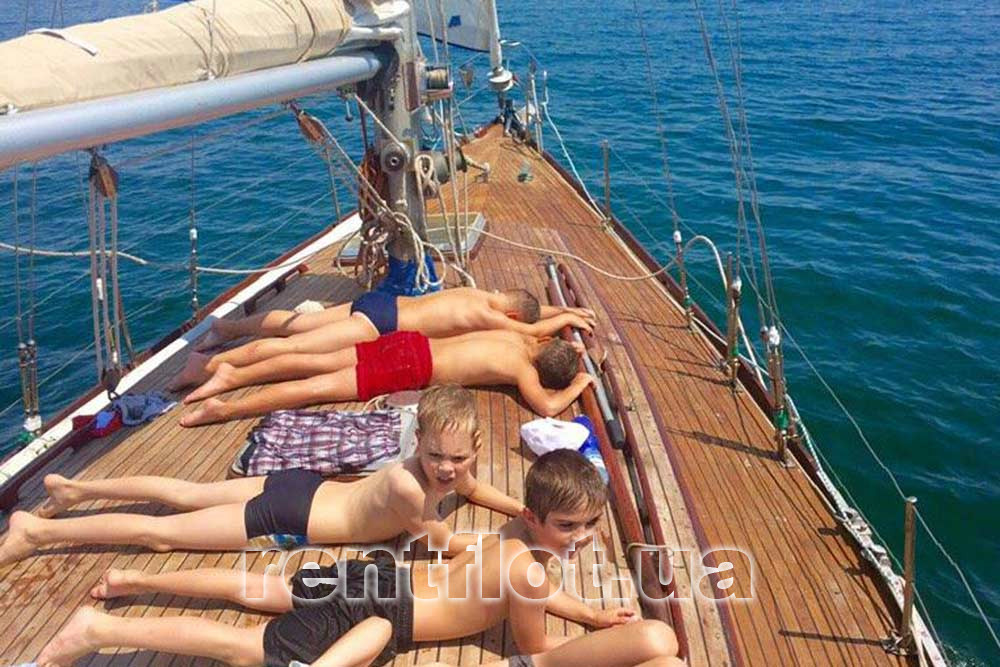 Enlarge the photo of the children's party on the sailing yacht Fortuna Children's party on the sailing yacht Fortuna
