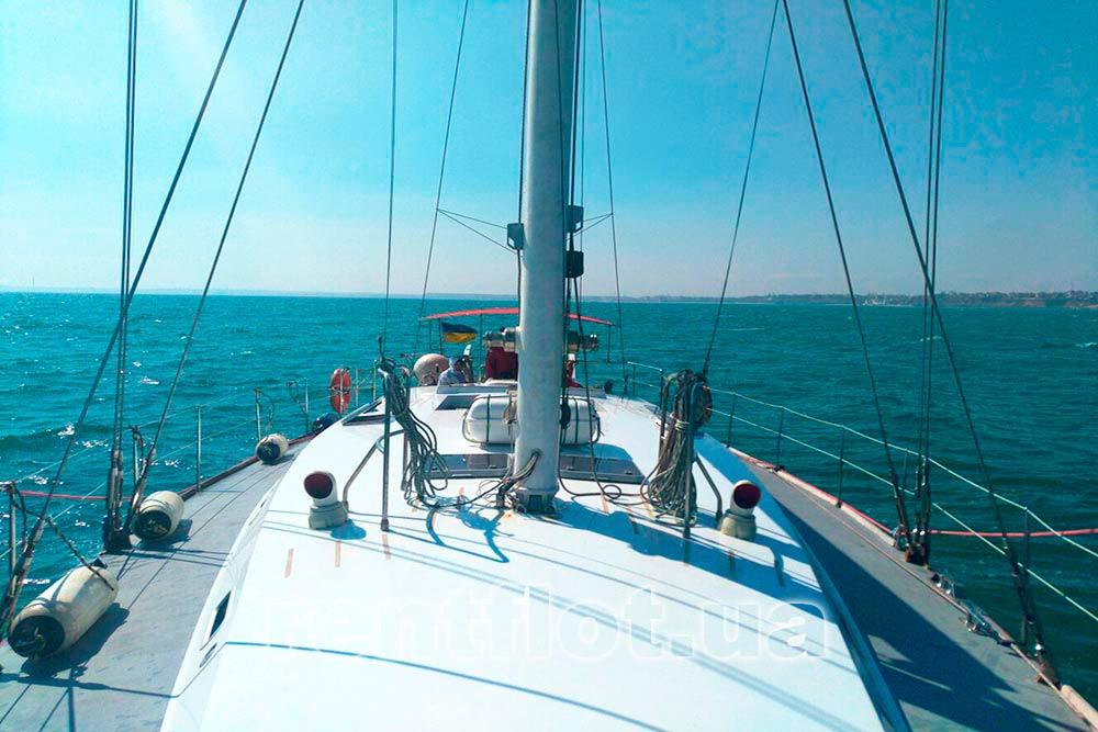 Enlarge photo of the mast of sailing yacht Olga Mast of the Parsuna yacht Olga