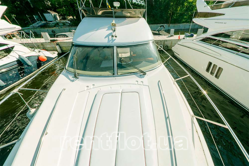 Enlarge photo of the sun deck of motor yacht Princess-45 Sun deck of motor yacht Princess-45