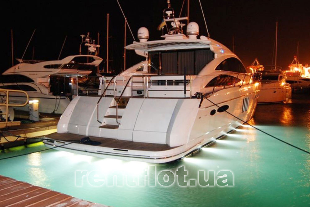 Ночная подсветка корпуса моторной яхты Принцесс-65