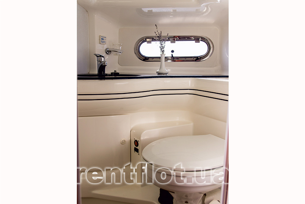 Увеличить фото гальюна моторной яхты Си Лайн Гальюн моторной яхты Си Лайн