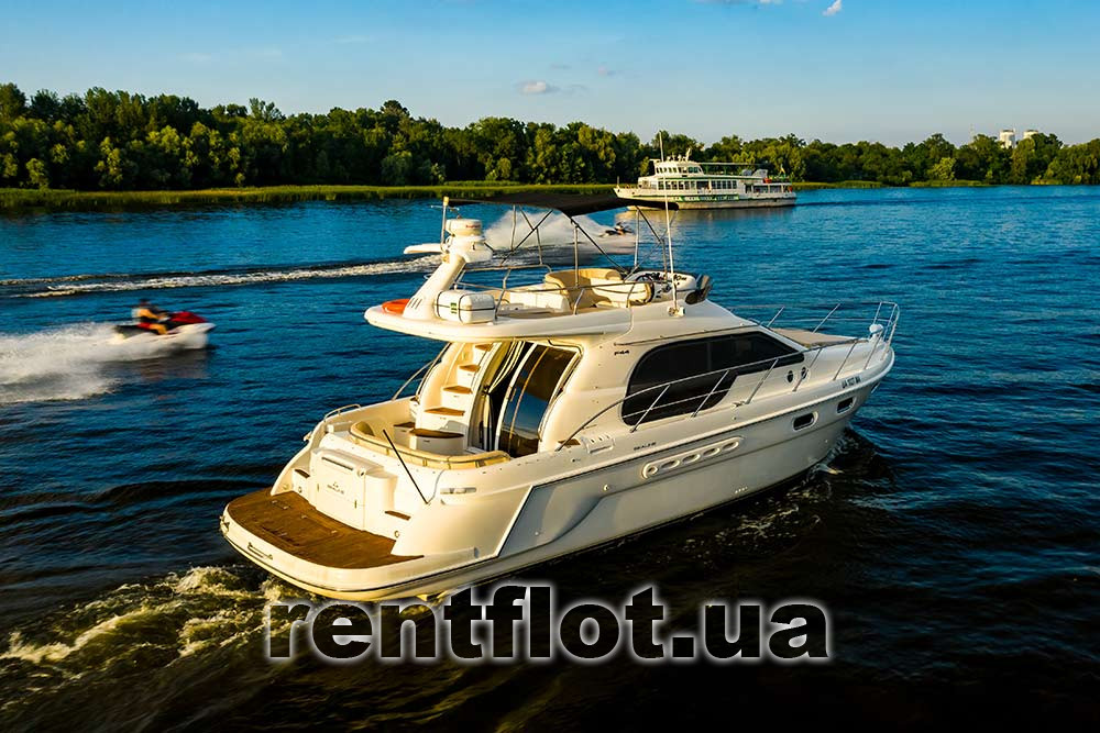 Увеличить фото кормы моторной яхты Си Лайн Корма моторной яхты Си Лайн