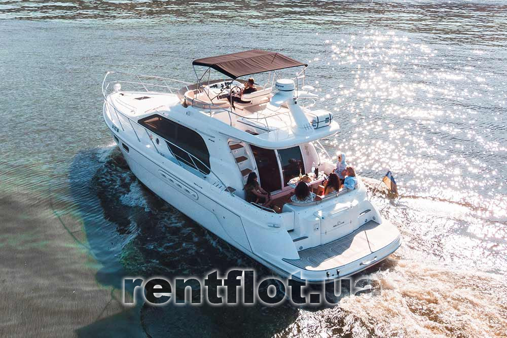 Увеличить фото дня рождения с друзьями на яхте Си Лайн-44 День рождения с друзьями на яхте Си Лайн-44