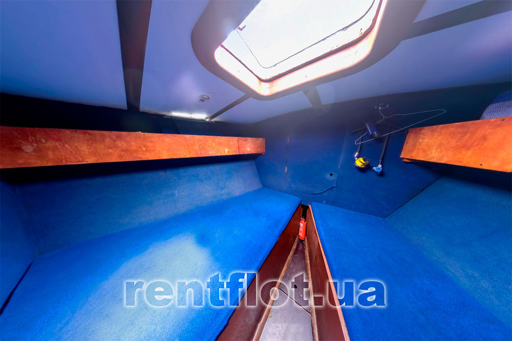 Носова каюта парусної яхти Яна